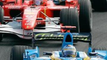 <b>LOS ASPIRANTES. </b>Alonso y Schumacher en el Mundial 2006.