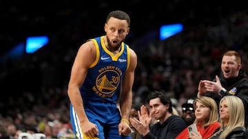 PORTLAND, OREGON - DECEMBER 14: Stephen Curry #30 of the Golden State Warriors celebrates after making a three-point shot during the second half against the Portland Trail Blazers at Moda Center on December 14, 2025 in Portland, Oregon. NOTE TO USER: User expressly acknowledges and agrees that, by downloading and or using this photograph, User is consenting to the terms and conditions of the Getty Images License Agreement. Soobum Im/Getty Images/AFP (Photo by Soobum Im / GETTY IMAGES NORTH AMERICA / Getty Images via AFP)