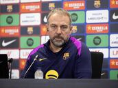 Flick: “¿Dro? Hay gente en su entorno que quizá les incita, no quiero decir más”