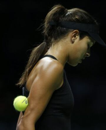 Ana Ivanovic venció a Simona Halep, pero igual quedó eliminada del Masters.