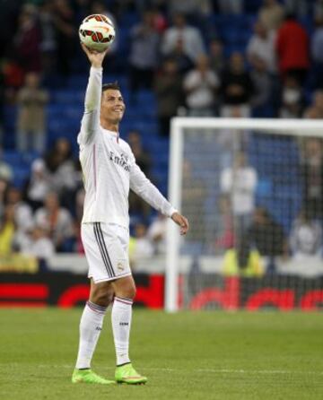 Otro balón que descansa en el museo de Cristiano Ronaldo es el hat-trick que metióal Elche en el Bernabéu el 23 de septiembre de 2014.