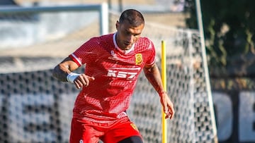 Pasó por el Inter de Milán, llegó como fichaje top a la B y está en el centro de la polémica