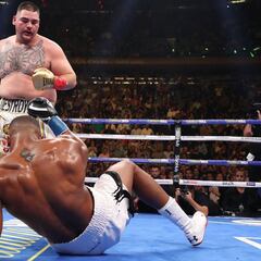 Sorpresa de Andy Ruiz: noquea a Joshua tras cuatro caídas