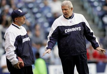 Después de entrenar a la ofensiva de los Browns, Redskins y Jaguars, Sparano llegó en 2003 al equipo de los Cowboys para ayudar a Bill Parcells.