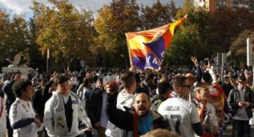 Seguidores del Real Madrid y Barcelona.