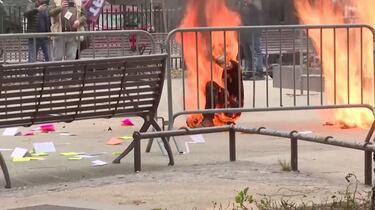 Man sets himself on fire outside Trump court: what we know so far