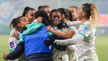 Teplice (Czech Republic), 03/12/2024.- Diana Silva of Portugal (C) celebrates with her teammates after scoring the 1-2 goal during the UEFA Women's EURO 2025 playoff match between Czechia and Portugal, in Teplice, Czechia, 03 December 2024. (República Checa) EFE/EPA/MARTIN DIVISEK