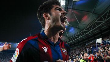 Melero celebra un gol con el Levante.