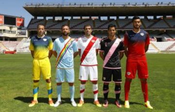 Las distintas equipaciones del Rayo Vallecano para esta temporada.
