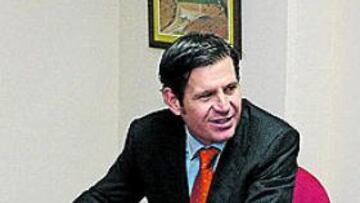 <b>LA REUNIÓN. </b>Mateo Alemany analizó ayer la situación con sus consejeros.