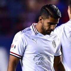 Miguel Ponce cometió penal, pero Bryan Angulo lo falló