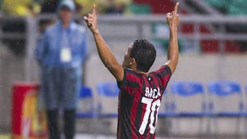 Bacca podría dejar el Milan que suma sus mejores refuerzos