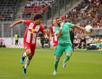 07 August 2019, Austria, Salzburg: Real Madrid's Karim Benzema (R) battles for the ball with Salzburg's Andre Silva Ramalho during the pre-Season friendly soccer match between Red Bull Salzburg and Real Madrid at the Red Bull Arena. 


07/08/2019 ONLY 