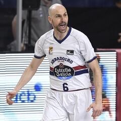 Albert Oliver no para: seguirá en el Obradoiro hasta los 44 años