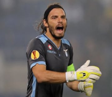 Fue el segundo arquero en la Euro 2016 y está en el cuadro romano desde la temporada 2011.