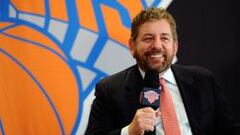 James Dolan, durante la presentaci&oacute;n de Phil Jackson como presidente de los Knicks el a&ntilde;o pasado.