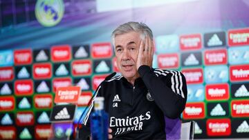 MADRID 09/11/2022.- El entrenador del Real Madrid, el italiano Carlo Ancelotti, ofrece en una rueda de prensa en la Ciudad deportiva de Valdebebas en Madrid este miércoles. EFE/ Rodrigo Jiménez