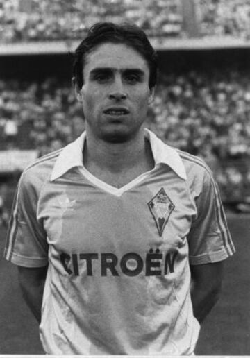 Jugó con el Real Madrid la temporada 1981-82 y con el Celta la temporada 1985-86.