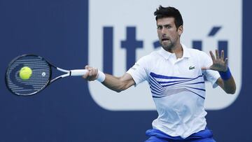 Djokovic vence a Delbonis y jugar¨¢ octavos contra Bautista