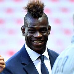 Francia se enfrenta a la nueva Italia de Mancini y Balotelli