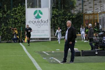 El técnico duró un año en Envigado. Estuvo al frente del plantel en 40 partidos de los cuales ganó nueve, empató 19 y perdió 12. En la tabla del descenso están cerca de la zona roja. 