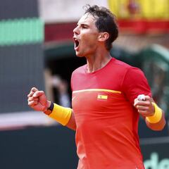 Nadal amplía su récord y aplasta a Zverev en la Davis