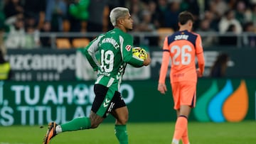 Cucho Hernández anota en derrota de Real Betis ante Barcelona