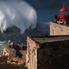 Las olas gigantes del huracán Epsilon en Nazaré cumplen cuatro años