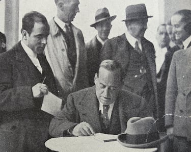  Fue el primer intento militar de golpe de Estado contra la Segunda República española, encabezado por el general José Sanjurjo desde Sevilla. Aunque logró el control de la ciudad andaluza durante unas horas, fracasó estrepitosamente en Madrid y en el resto del país, al carecer de apoyos suficientes.  La rápida y contundente respuesta del Gobierno de Manuel Azaña obligó a Sanjurjo a huir, pero fue detenido en Ayamonte, ciudad onubense fronteriza con Portugal. Sanjurjo fue condenado a muerte, aunque luego se conmutó a la cadena perpetua. 
