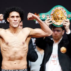 How did David Benavidez get his nickname ‘The Red Flag’?