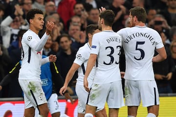 2-0. Dele Alli celebró el segundo gol.