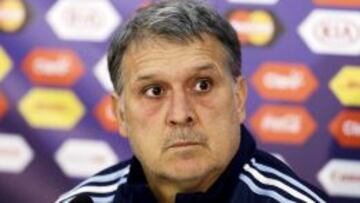 Tata Martino: "No creo que tenga que arriesgar a Agüero"