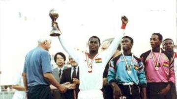 Nii Lamptey (Ghana), apodado el 'Pelé' ghanés sorprendió al mundo en 1991 llevando a su selección al título mundial. Luego su carrera se derrumbó. Jugó hasta en Boca Juniors.