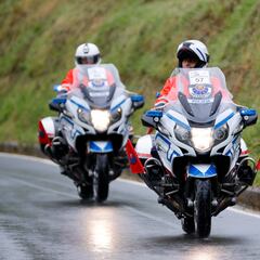 Una patrulla de la Ertzaintza atropella a una ciclista de la Itzulia y hiere a otras tres