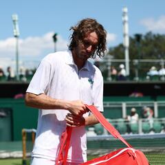 Tsitsipas, abatido tras su retirada: “Es muy doloroso verme en una situación como esta”