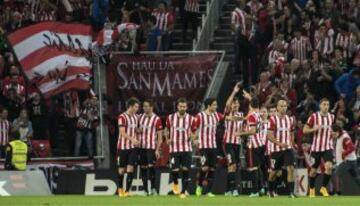 Los jugadores del Athletic de Bilbao celebran el gol marcado por su compañero, Aritz Aduriz. 1-0.