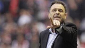 <b>ABATIDO. </b> El entrenador de Utrera se ha mostrado muy triste tras la final.