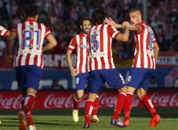 Celebración después del gol de Alderweireld. 1-1.