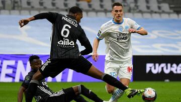 Marseille's Polish forward Arkadiusz Milik (R) fights for the ball with Lyon's Brazilian defender Marcelo during the French L1 football match between Olympique de Marseille (OM) and Olympique Lyonnais (OL) at the Velodrome stadium in Marseille o