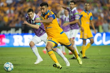 La Palmera surgió de las fuerzas Básicas de Tigres, equipo con el que ganó títulos y sobre todo lo acomodó como uno de los futbolistas habituales de los Felinos, sus actuaciones lo llevaron a la selección mayor en 2015.