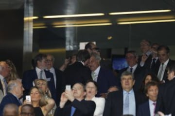 Gran ambiente en el palco del Bernabéu. Jesús Posadas.