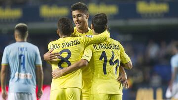 Jugadores del Villarreal celebran un gol durante un partido.