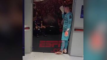 Se filtran imágenes de Messi dentro del vestuario al descanso