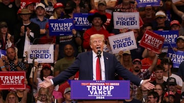 FILE PHOTO: Republican presidential nominee and former U.S. President Donald Trump attends a campaign rally in Bozeman, Montana, U.S., August 9, 2024. REUTERS/Jim Urquhart/File Photo