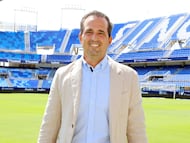 Kike Pérez, a pie de campo.