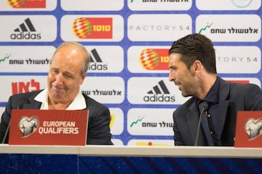 President Hollande praises Gigi Buffon's anthem gesture