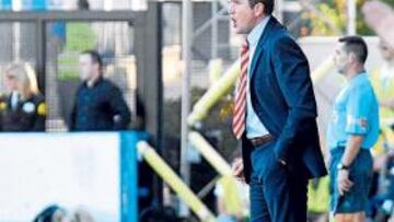 <b>EXPECTANTE. </b>Garrido tiene a muchos de sus jugadores tocados.