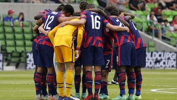 AUSTIN, TX - JULY 29: United States players huddle before a 2021 CONCACAF Gold Cup Semifinals match against Qatar at Q2 Stadium on July 29, 2021 in Austin, Texas.   Chuck Burton/Getty Images/AFP
 == FOR NEWSPAPERS, INTERNET, TELCOS &amp; TELEVISION USE ON