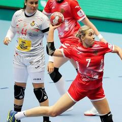 La apisonadora rusa aprovecha los despistes de España