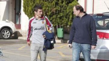 Gayà saliendo de un entrenamiento